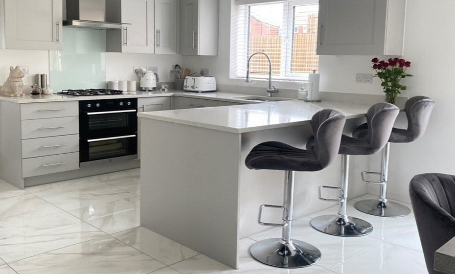 Shelly's Stunning Marble Effect Kitchen