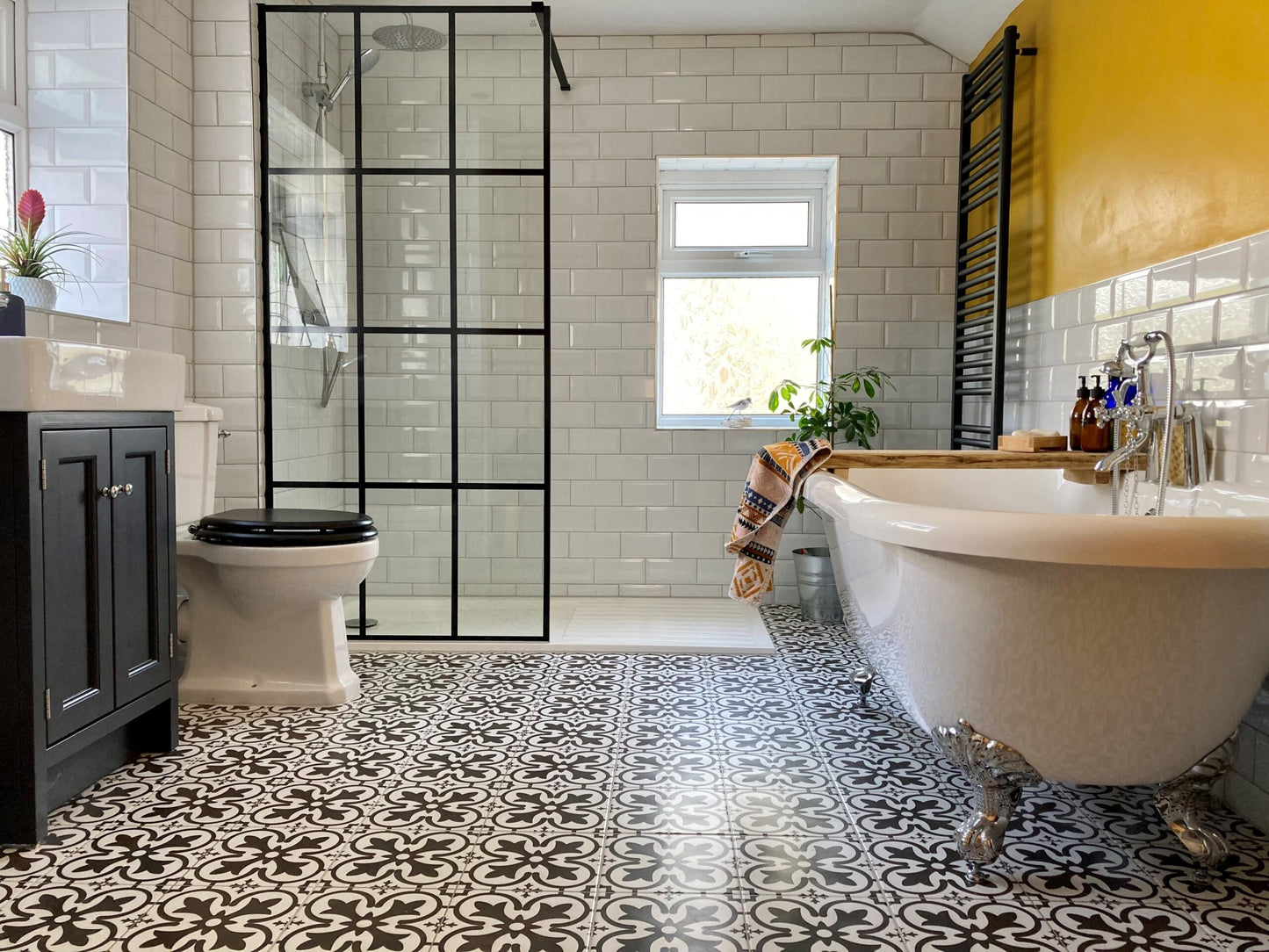 Monochrome Victorian bathroom tiles 