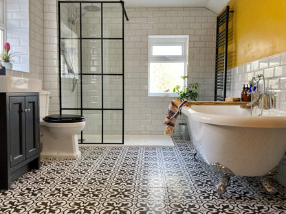 Monochrome Victorian bathroom tiles 
