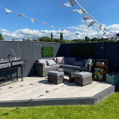 Customer Garden Living Room 